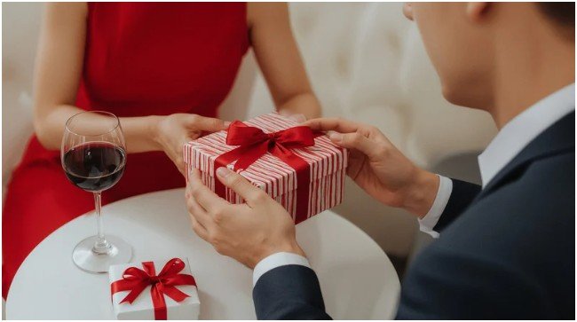 How to Choose the Best Gift for a Couple Who Has Everything