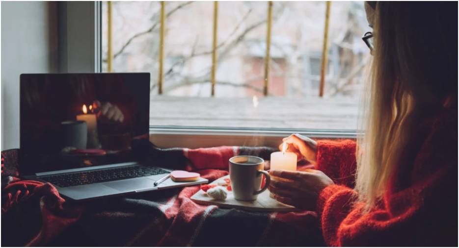 Gifts for Couples in Long-Distance Relationships: Keeping the Spark Alive